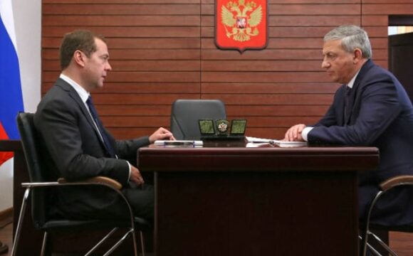 Медведев и Битаров обсудили вопросы обеспечения правопорядка