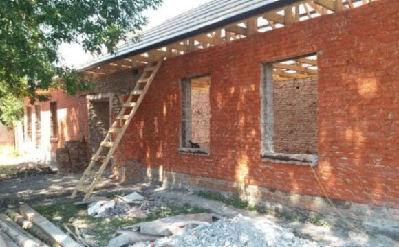 В Цмити продолжается ремонт Дома культуры