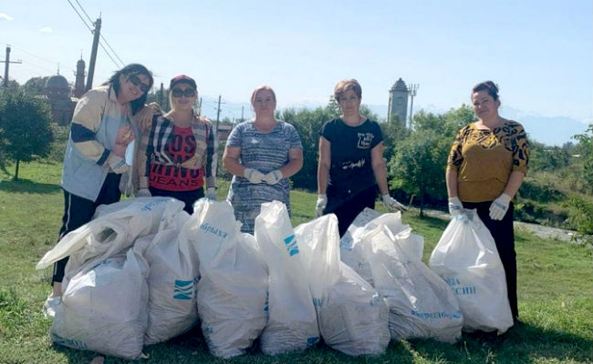 Педагоги и родители детского сада "Березка" из города Беслан проводят акцию «Вода России»