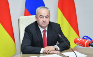 Заседание в режиме видеосвязи провел премьер Таймураз Тускаев.