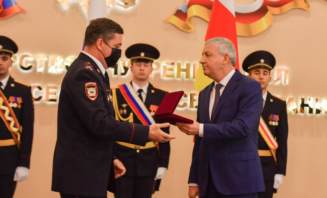 работников МВД Северной Осетии поздравили Глава РСО-Алания Вячеслав Битаров